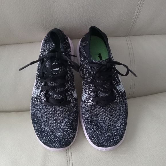 Nike shoes - Picture 2 of 7